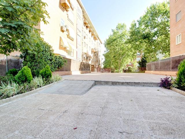 Piso en venta en Alcalá de Henares, Espartales. AQUÍ NO COMPRAS METROS, COMPRAS CALIDAD DE VIDA:3D + 2B con Garaje, Trastero y Oasis Privado en Espartales Alcalá de Henares. Pisos Alcalá de.