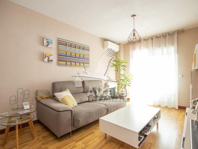 Piso en venta en Alcalá de Henares, Reyes Católicos. ACOGEDOR PISO DE TRES DORMITORIOS Y UN BAÑO CON TERRAZA ACRISTALADA EN ALCALÁ DE HENARES. Pisos Alcalá de.