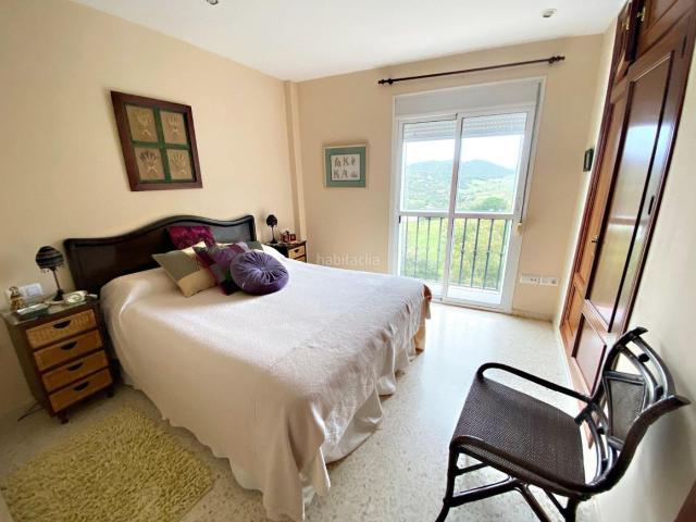 Piso en venta en Alcalá de los Gazules. Piso amueblado de 3 dormitorios listo para entrar a vivir en calle Nuestra Señora de los Santos Alcalá de los Gazules. Pisos Alcalá de los.