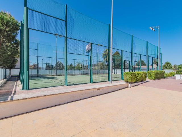 Piso en venta en Albolote. ESPECTACULAR BAJO CON PATIO PRIVADO DE 60 M2 EN URBANIZACIÓN CON PISCINAS Y PÁDEL. Pisos.