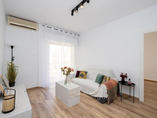 Piso en venta en Albolote. Tres dormitorios junto al metro una compra con sentido. Pisos.