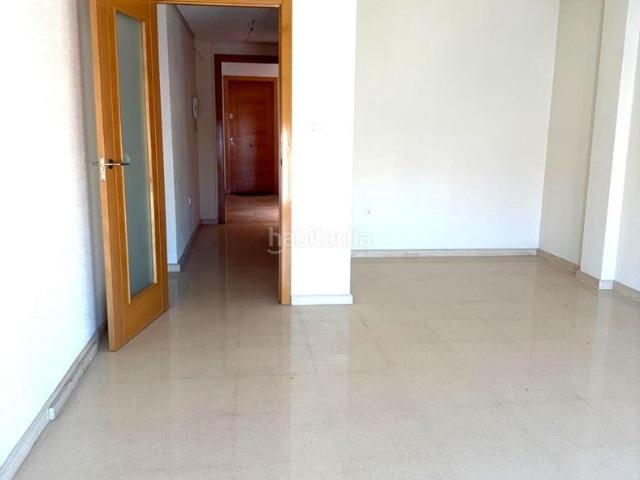 Piso en venta en Albatera. Amplia vivienda en Albatera sin estrenar con garaje y trastero. Pisos.