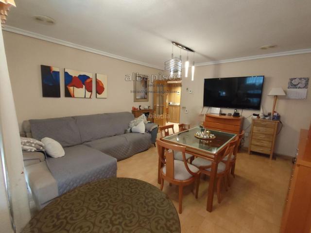 Piso en venta en Albacete, Carretas Pajarita. Piso en buen estado en el centro San Agustín con garaje, trastero de 20 m2 y gran patio privado de 60 m2. Pisos.