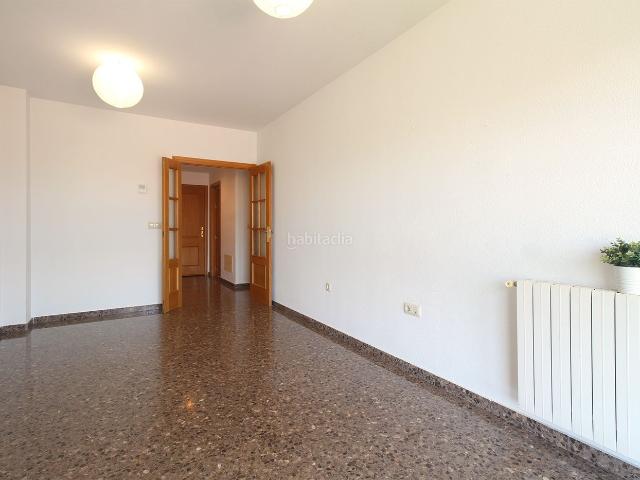 Piso en venta en Albacete, Fátima. Piso en venta en el Pincho de la Feria de 3 habitaciones con espectaculares vistas y para entrar a vivir, Albacete. Pisos.