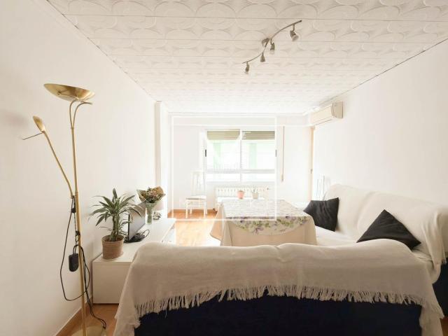 Piso en venta en Albacete, Feria. OPORTUNIDAD DE INMUEBLE JUNTO A LA PLAZA DE TOROS!. Pisos.