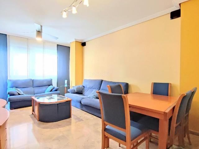 Piso en venta en Albacete, Feria. Piso amplio con gran patio privado, garaje y trastero en zona consolidada. Pisos.