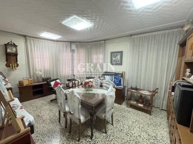 Piso en venta en Albacete, Feria. Piso en venta en Industria, 5 dormitorios. Pisos.