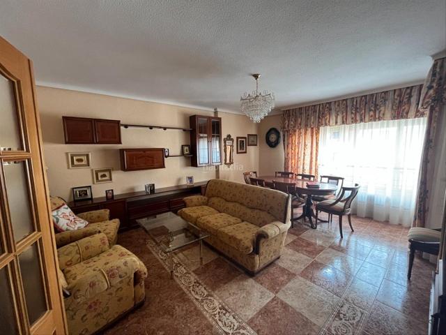 Piso en venta en Albacete, Feria. Vivienda amplia zona Villa cerrada Feria. Pisos.