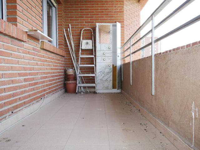 Piso en venta en Albacete, Hospital. EXCELENTE PISO, CON 4 DORMITORIOS, MÁS GARAJE. Pisos.