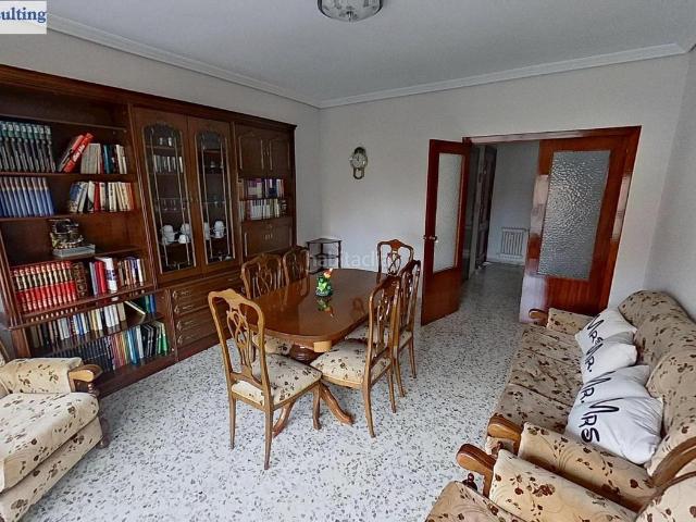 Piso en venta en Albacete, Industria. Descripción de piso en Albacete Ubicado a 2 minutos del Paseo Lineal. Pisos.