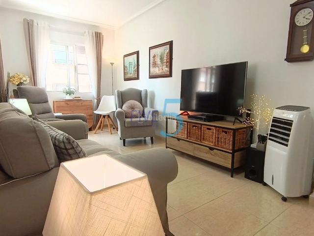 Piso en venta en Algorfa. Amplio apartamento de 2 habitaciones orientado al oeste con vistas a la montaña en el complejo Cecilia, Algorfa! Situado dentro de. Pisos.