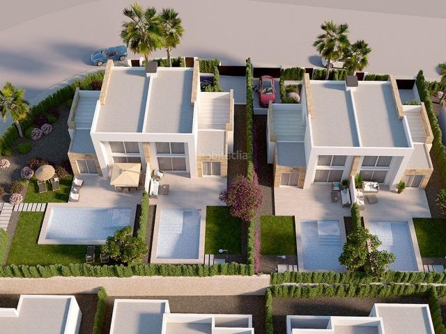 Piso en venta en Algorfa. Villa Semidetached de 3 dormitorios y 2 baños con piscina y jardín en Algorfa. Pisos.
