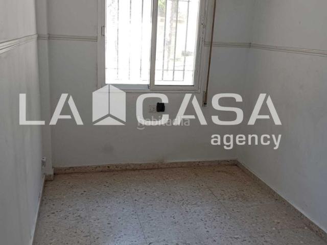 Piso en venta en Algeciras, Bajadilla Fuente Nueva. Piso de 80 m con 3 dormitorios en primera planta en Los Arcos, Algeciras. Pisos.