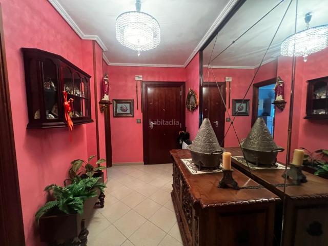 Piso en venta en Algeciras, Casco Antiguo. Amplio y luminoso piso en pleno centro, ideal para familias o inversión. Pisos.