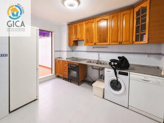 Piso en venta en Algeciras, La Reconquista El Rosario. Vivienda de 2 habitaciones con plaza de garaje y trastero en San José Artesanos, Ed. Panorama. Pisos.