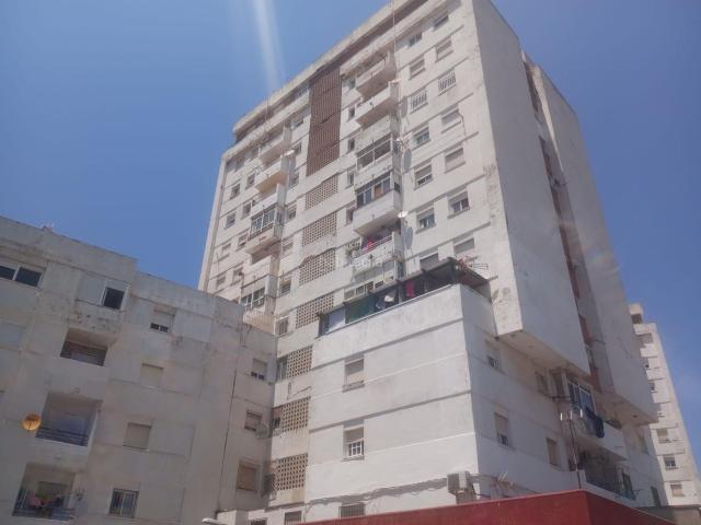 Piso en venta en Algeciras, Pescadores Saladillo. Piso en venta para reformar con ascensor 100 m. Pisos.
