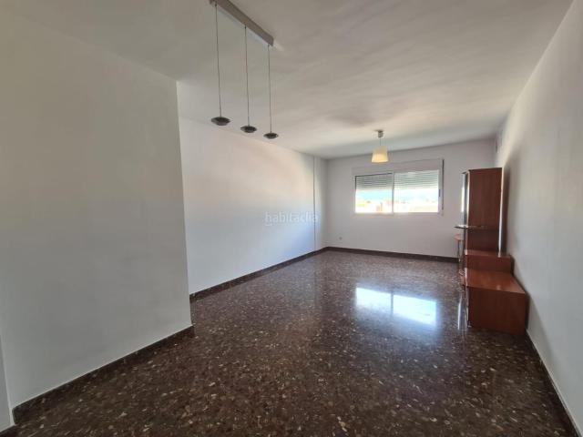 Piso en venta en Aldaia. VIVIENDA GARAJE Y TRASTERO. FINCA CON ASCENSOR. Pisos.
