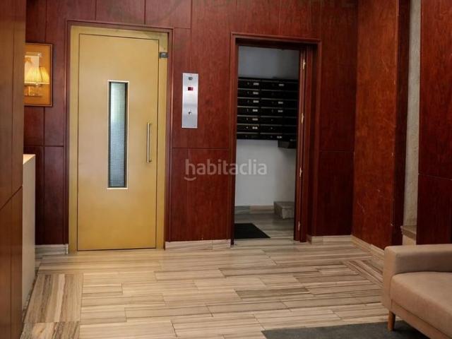 Piso en venta en Alicante, Mercado. Piso en venta en Centro Alicante con terraza y luz. Pisos.