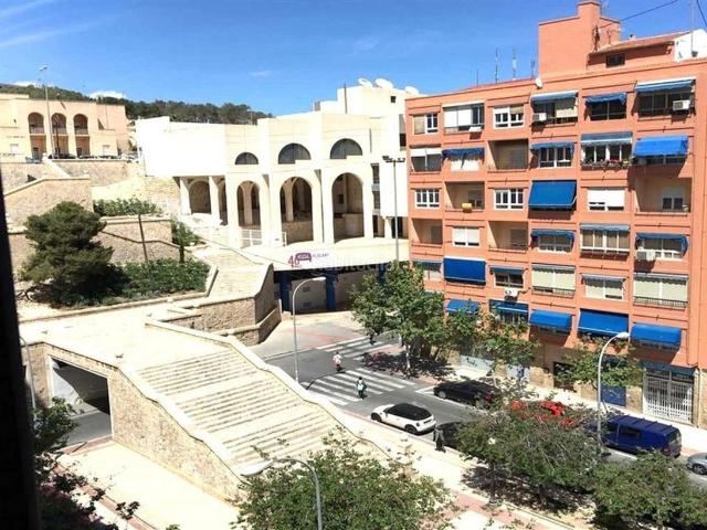 Piso en venta en Alicante, Mercado. Pisos.