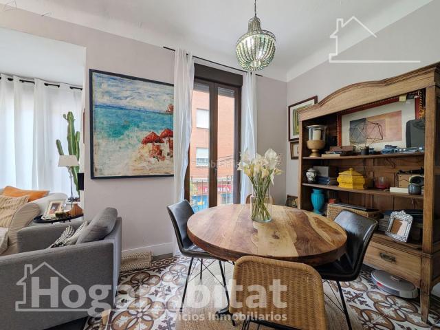 Piso en venta en Alicante, Mercado. REFORMADO! PRECIOSO, LUMINOSO Y ESQUINERO CON PATIO Y TRES BALCONES. Pisos.