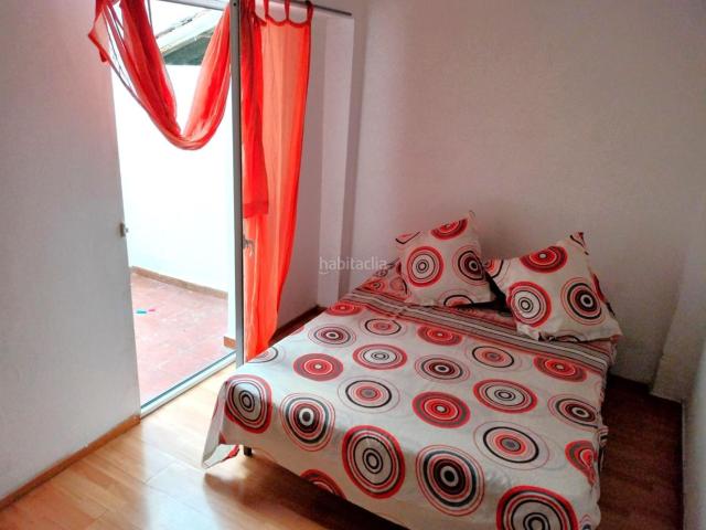 Piso en venta en Alicante, Mercado. Venta de local pendiente de cambio de uso a vivienda. Pisos.