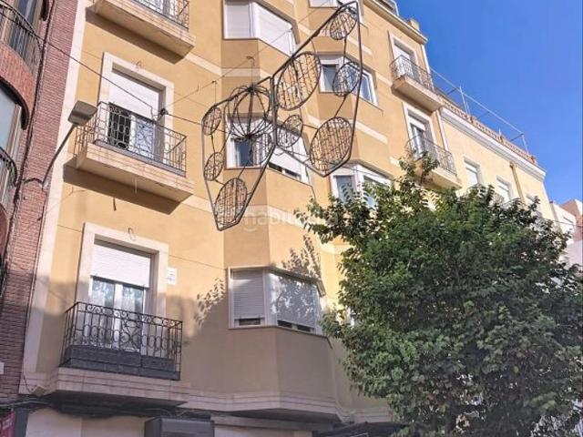 Piso en venta en Alicante, Mercado. Vivienda con encanto y techos altos en pleno centro de Alicante. Pisos.