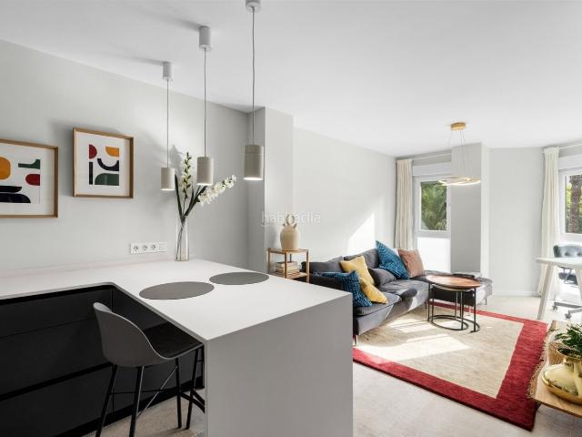 Piso en venta en Alicante, Mercado. Vivienda reformada en 2020 en el corazón de Alicante con 3 dormitorios, terraza y climatización centralizada. Pisos.