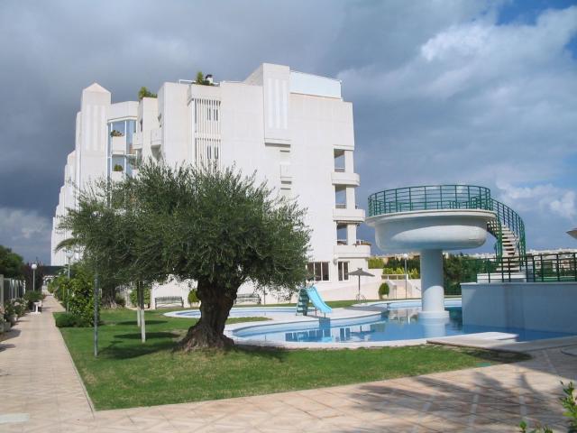 Piso en venta en Alicante, Alicante Golf. Vistas al Golf Apartamento primero bajo con amplia terraza. Pisos.