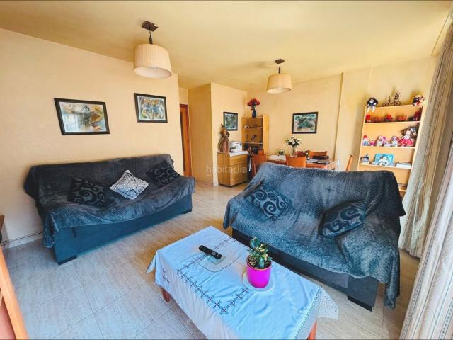 Piso en venta en Alicante, Altozano Conde Lumiares. ACOGEDORA Y LUMINOSA VIVIENDA JUNTO AL MERCADONA CERÁMICA GARAJE INCLUIDO. Pisos.