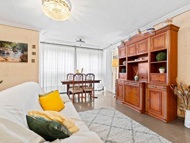 Piso en venta en Alicante, Altozano Conde Lumiares. PISO 4 HABITACIONES CON GRAN TERRAZA DE 60 m Y PLAZA DE GARAJE. Pisos.