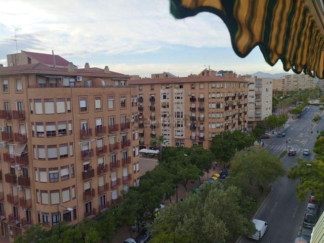 Piso en venta en Alicante, Altozano Conde Lumiares. SE VENDE PISO EN PINTOR BAEZAASCENSORGARAJEREFORMADO. Pisos.