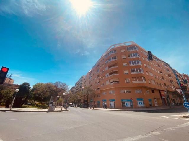 Piso en venta en Alicante, Campoamor