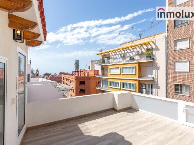 Piso en venta en Alicante, Barrio del Centro. atico de lujo en el centro de alicante con terraza privada y vistas al mar. Pisos.