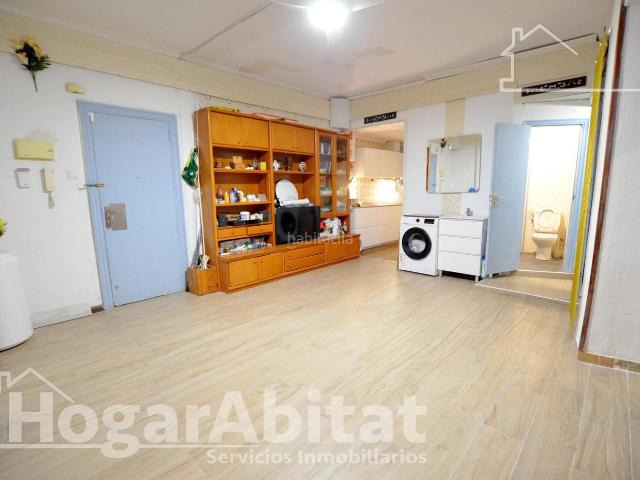 Piso en venta en Alicante, Barrio del Centro. ALICANTE CENTRO! AMPLIO, BONITO Y ESQUINERO CON BALCÓN. Pisos.