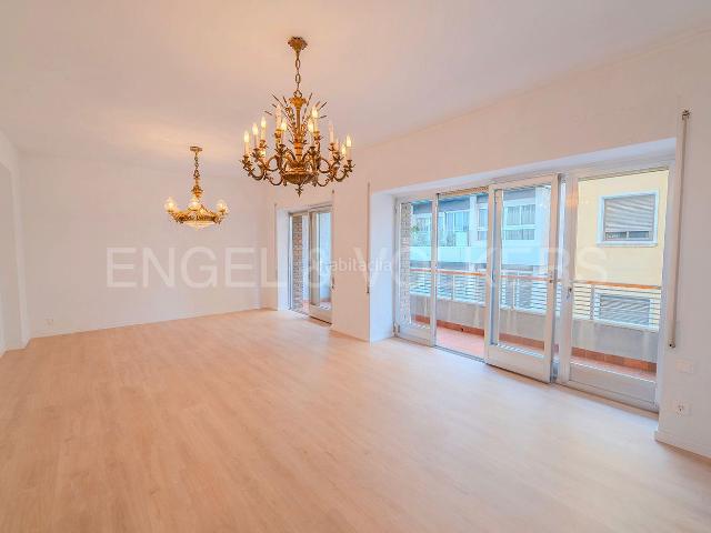 Piso en venta en Alicante, Barrio del Centro. Amplio y Luminoso en el Corazón de Alicante. Pisos.