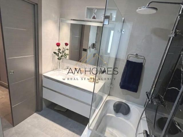 Piso en venta en Alicante, Barrio del Centro. Exclusiva vivienda en el corazón de Alicante, junto a la Explanada y el puerto. Pisos.