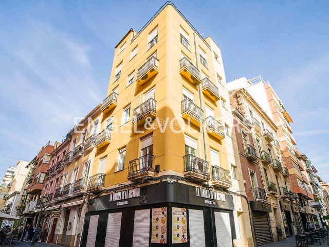 Piso en venta en Alicante, Barrio del Centro. Extraordinaria Inversión en el Centro de Alicante. Pisos.