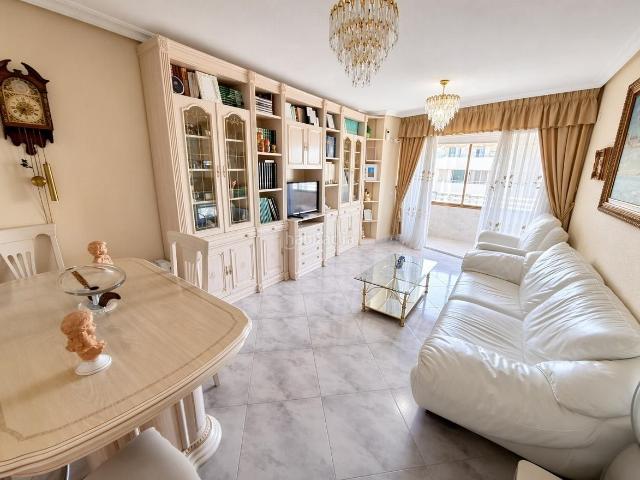 Piso en venta en Alicante, Barrio del Centro. Piso céntrico con plaza de garaje y vistas panorámicas en Alfonso X el Sabio. Pisos.