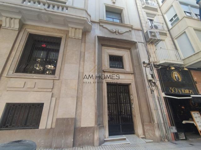 Piso en venta en Alicante, Barrio del Centro. Piso en edificio emblemático en Alicante. Pisos.