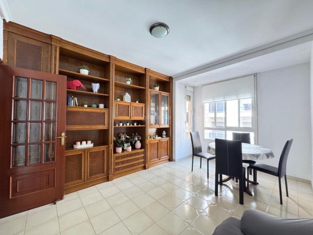 Piso en venta en Alicante, Barrio del Centro. Piso en venta en pleno centro de Alicante, junto al Mercado Central. Pisos.