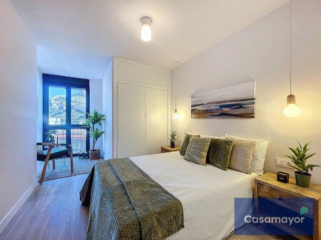 Piso en venta en Alicante, Barrio del Centro. Piso totalmente reformado, todo exterior con vistas al Castillo y al Mar. Pisos.