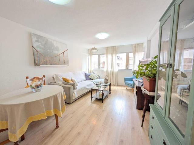 Piso en venta en Alicante, Barrio del Centro. PRECIOSO PISO CÉNTRICO REFORMADO. Pisos.