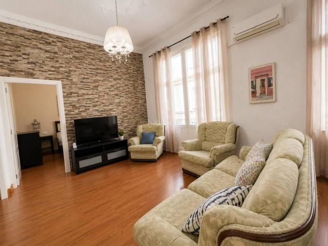 Piso en venta en Alicante, Barrio del Centro. Vive en el corazón de Alicante, a un paso del mar y rodeado de todos los servicios!. Pisos.