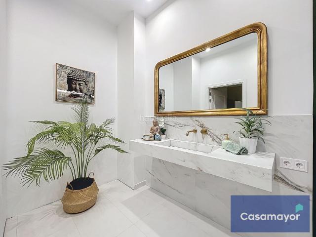 Piso en venta en Alicante, Barrio del Centro. Vivienda exclusiva con techos altos junto a la Rambla Méndez Núñez. Pisos.