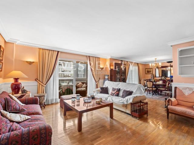 Piso en venta en Alicante, Benalúa. Amplia vivienda con ubicación privilegiada!. Pisos.