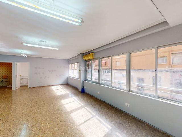 Piso en venta en Alicante, Benalúa. OPORTUNIDAD! OFICINA EN ENTREPLANTA SUSCEPTIBLE A CAMBIO DE USO. A 30m DE ÓSCAR ESPLÁ. Pisos.