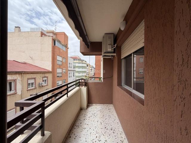 Piso en venta en Alicante, Benalúa. LUMINOSO PISO EN BENALUA, ALICANTE. Pisos.