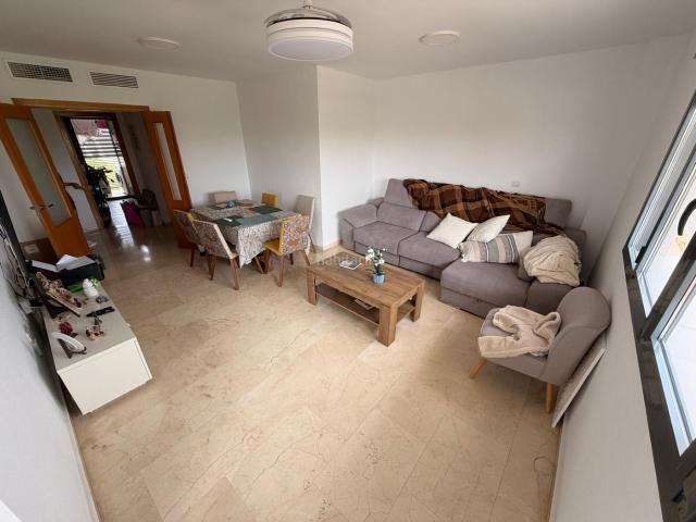 Piso en venta en Alicante, Benisaudet. Amplio piso en venta en Avenida UNICEF Listo para entrar a vivir. Pisos.