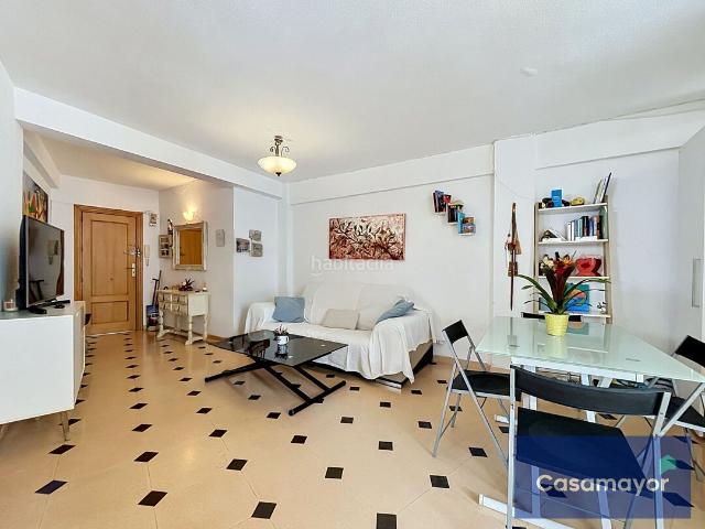 Piso en venta en Alicante, Cabo de las Huertas. A un paso del mar en Playa de San Juan con piscina y garaje. Pisos.
