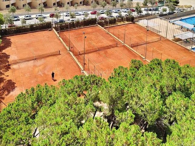 Piso en venta en Alicante, Cabo de las Huertas. Exclusivo apartamento de lujo en primera línea de mar en Cabo de las Huertas, Alicante. Pisos.